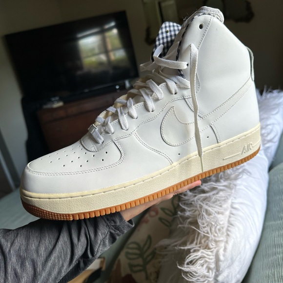 Nike Air Jordan 1 Mid - Picture 2 of 9